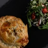 Pie mit Huhn, Lauch, Speck und Pilzen